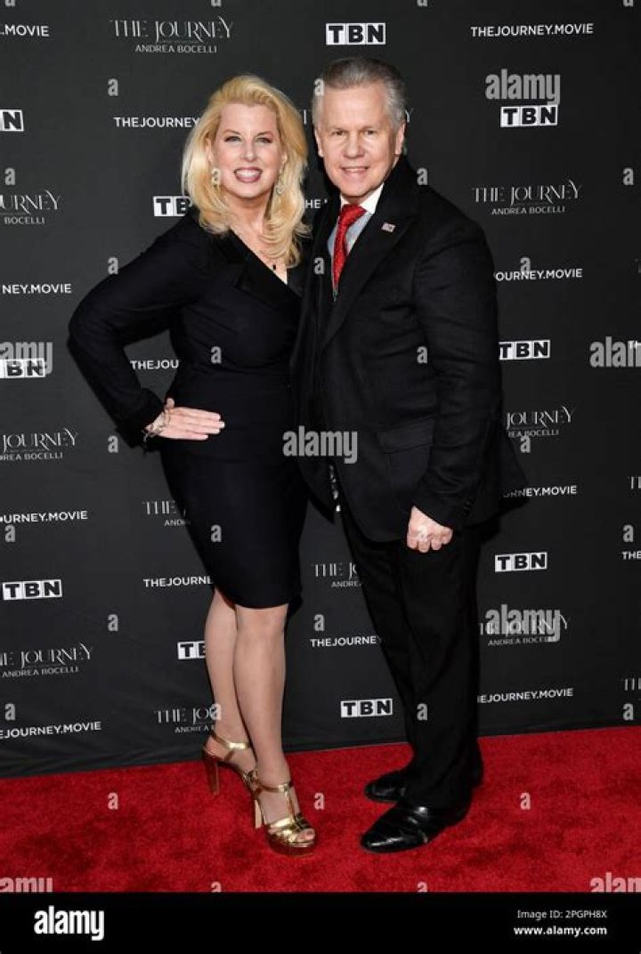 CBS correspondent, Rita Cosby is living a blissful life with her husband, Tomaczek Bednarek.