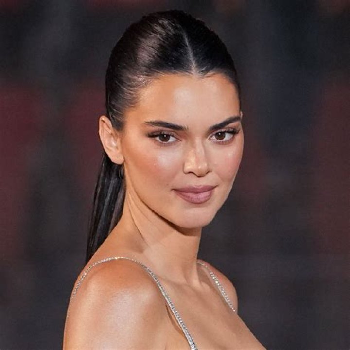 Unveiling Kendall Jenner's Weight: Unlocking Secrets And Surprises